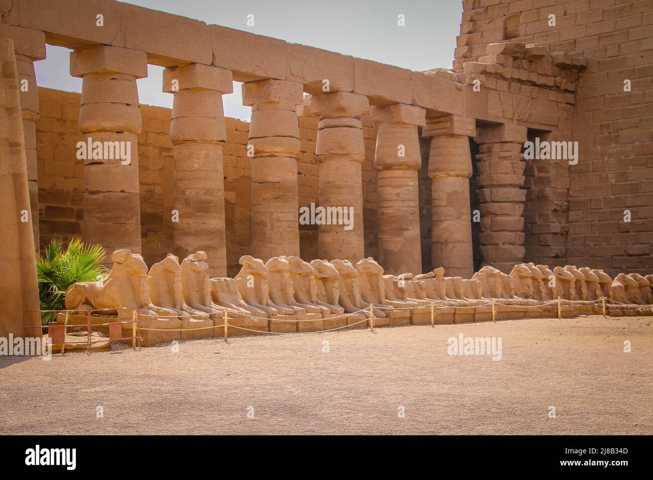 Ruines du magnifique temple ancien de Louxor. Ruines du temple central d'Amun-Ra. Banque D'Images