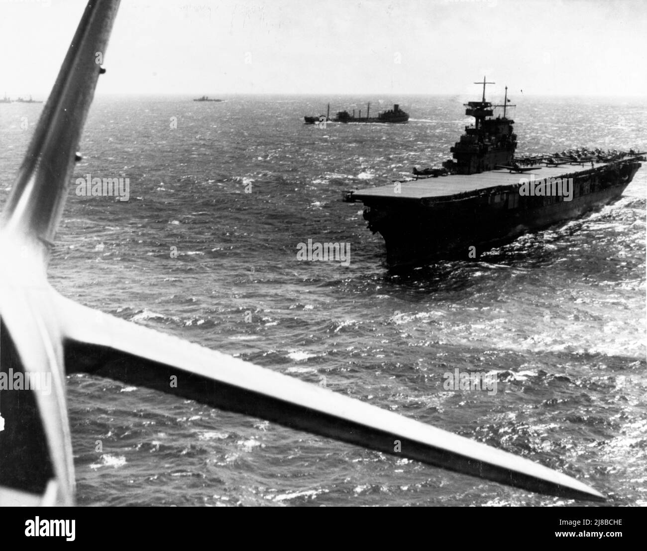 Le porte-avions USS Yorktown vu d'un avion qui vient d'en descendre Banque D'Images