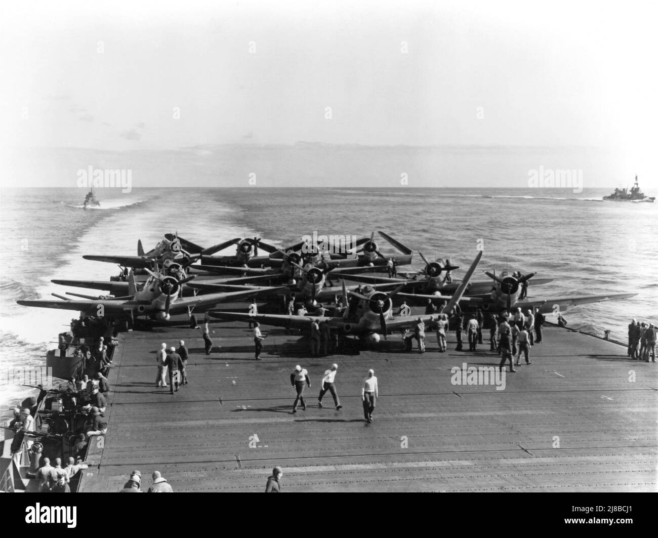 Bombardiers torpilles Douglas Devastator sur le pont de l'USS Enterprise pendant la Seconde Guerre mondiale, bataille de Midway. Banque D'Images