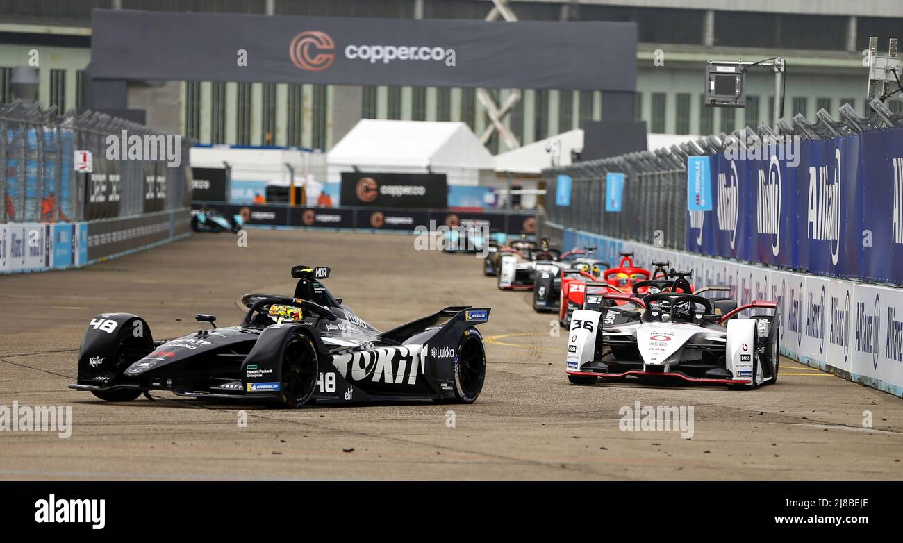 Edoardo Mortara a remporté la première course à Berlin-Tempelhof et a ainsi célébré la quatrième victoire de sa carrière. Jean-Eric Vergne arrive deuxième et Stoffel Vandoorne troisième. À Berlin, en Allemagne, le 14 mai 2022. (Photo de Simone Kuhlmey/Pacific Press/Sipa USA) Banque D'Images