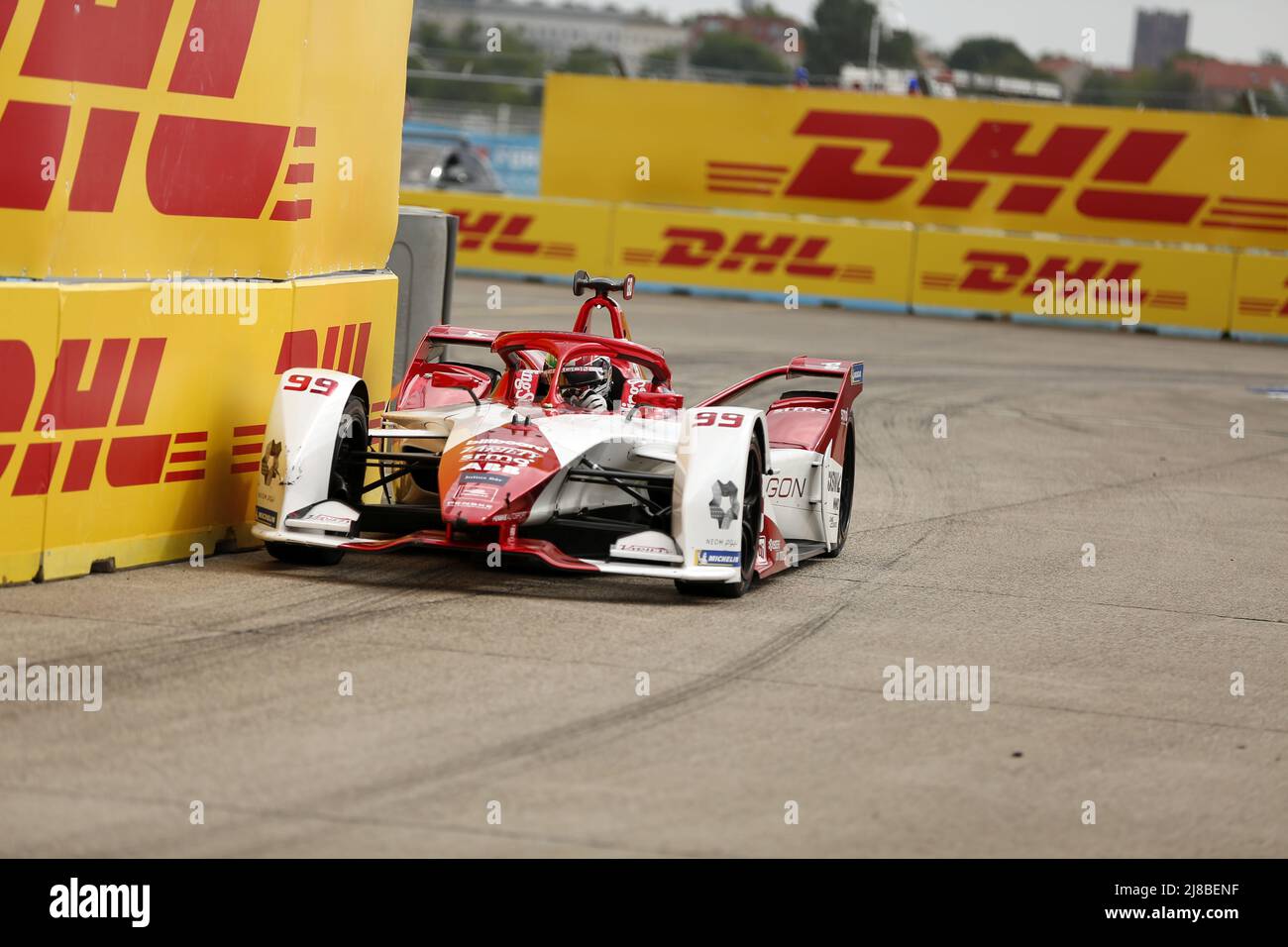 Edoardo Mortara a remporté la première course à Berlin-Tempelhof et a ainsi célébré la quatrième victoire de sa carrière. Jean-Eric Vergne arrive deuxième et Stoffel Vandoorne troisième. À Berlin, en Allemagne, le 14 mai 2022. (Photo de Simone Kuhlmey/Pacific Press/Sipa USA) Banque D'Images