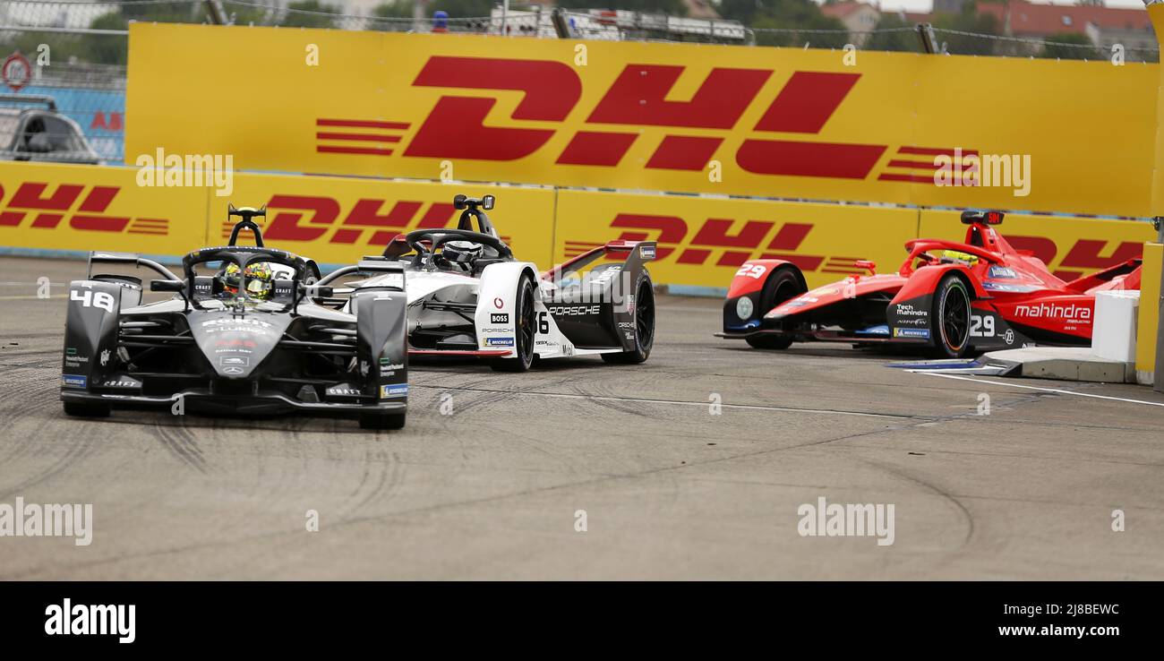 Edoardo Mortara a remporté la première course à Berlin-Tempelhof et a ainsi célébré la quatrième victoire de sa carrière. Jean-Eric Vergne arrive deuxième et Stoffel Vandoorne troisième. À Berlin, en Allemagne, le 14 mai 2022. (Photo de Simone Kuhlmey/Pacific Press/Sipa USA) Banque D'Images