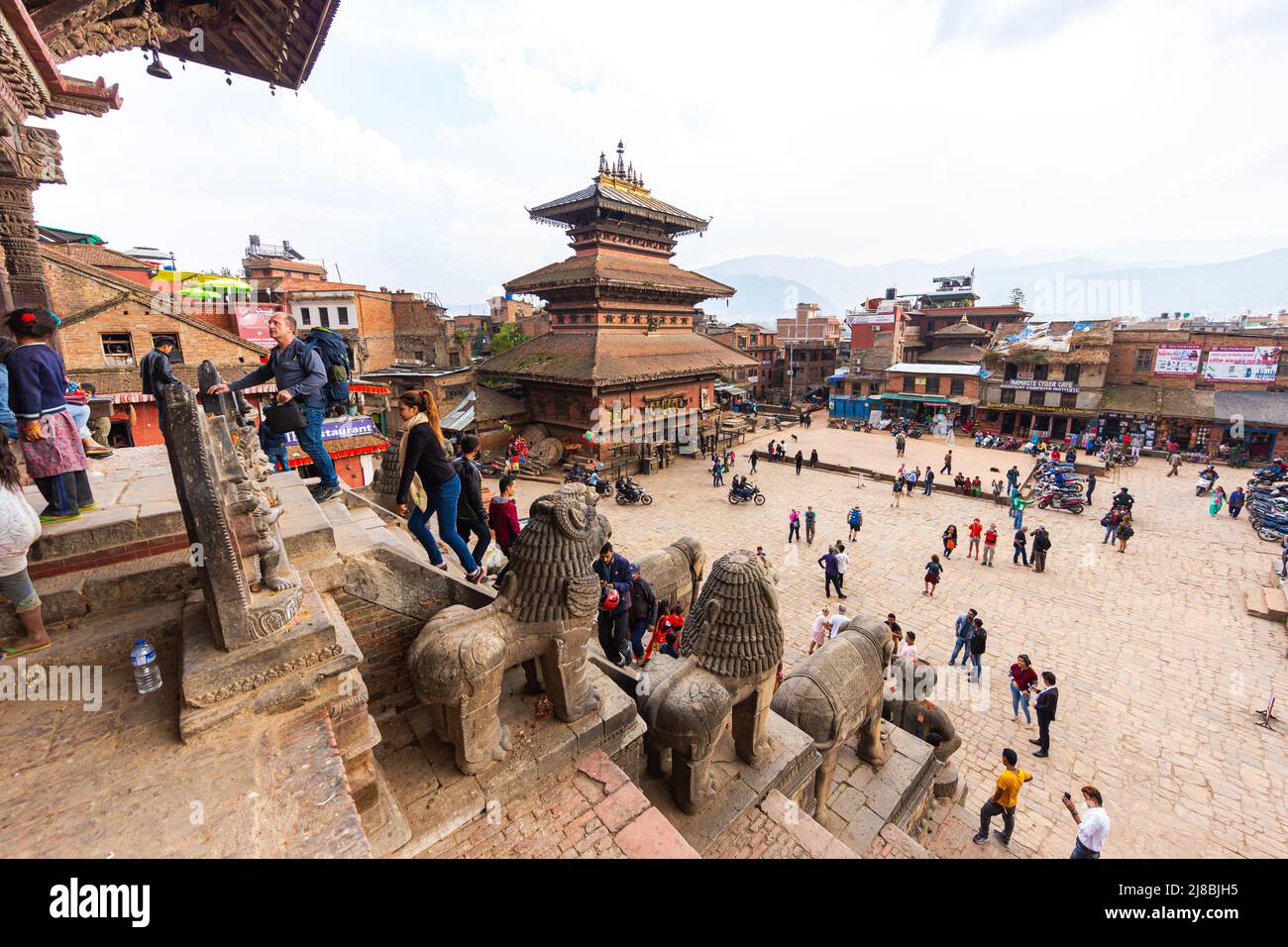 Bhaktapur, Népal - 29 octobre 2021 : ville située à l'angle est de la vallée de Katmandou au Népal. Place Bhaktapur Durbar. Palais royal de l'ancien Bhakta Banque D'Images