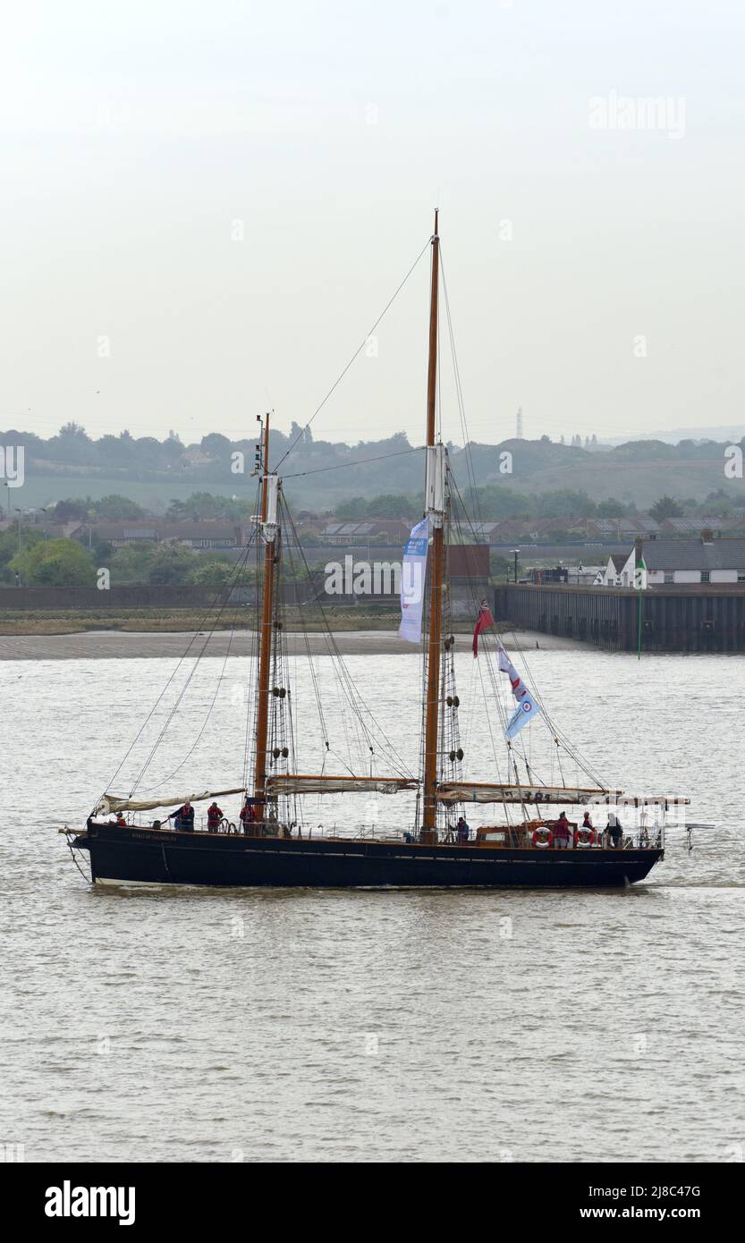 15/05/2022 Gravesend UK Un grand navire avec patronage royal a visité Gravesend Town Pier ce matin. L'Esprit de Falmouth est une réplique d'une Sch Gaff Banque D'Images