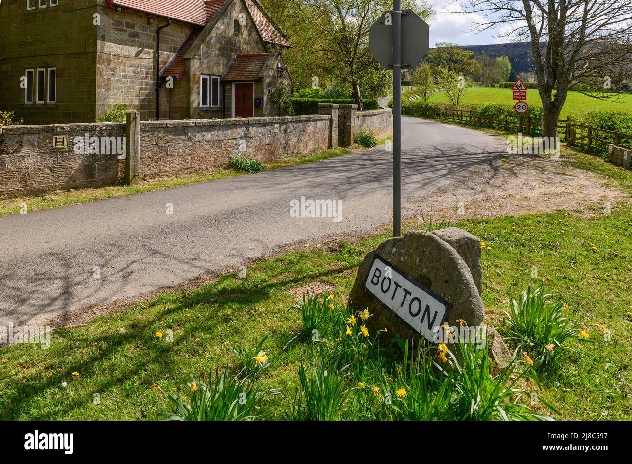 Village de Botton à Danby Dale près de Castleton dans le parc national des Moors de North York Banque D'Images