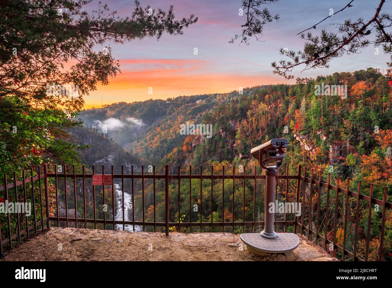 Tallulah Falls, New York, USA surplombant les gorges de Tallulah dans la saison d'automne. Banque D'Images