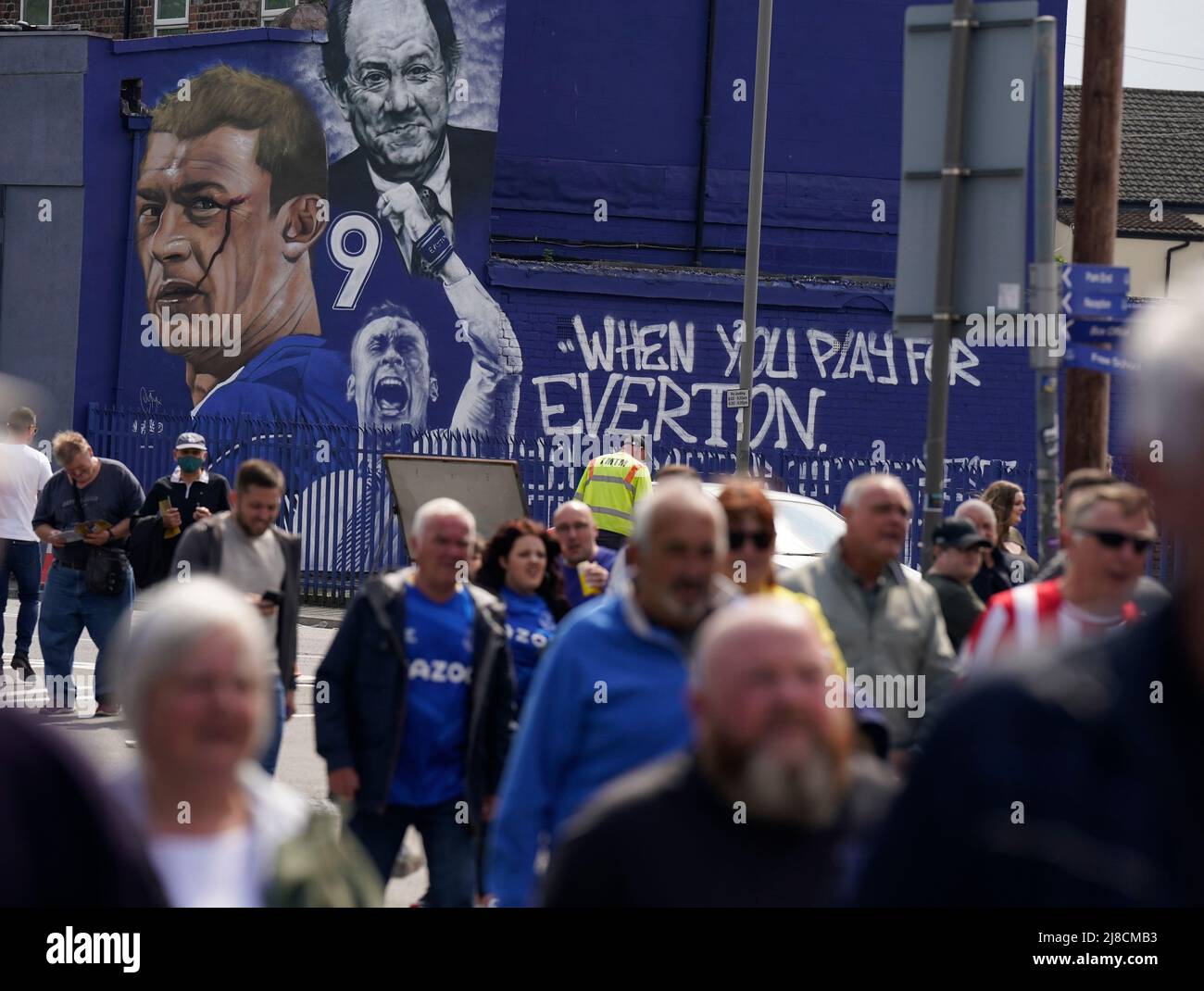 Liverpool, Royaume-Uni. 15th mai 2022. Les fans d'Everton arrivent avant le match de la Premier League à Goodison Park, Liverpool. Le crédit photo devrait se lire: Andrew Yates/Sportimage crédit: Sportimage/Alay Live News Banque D'Images