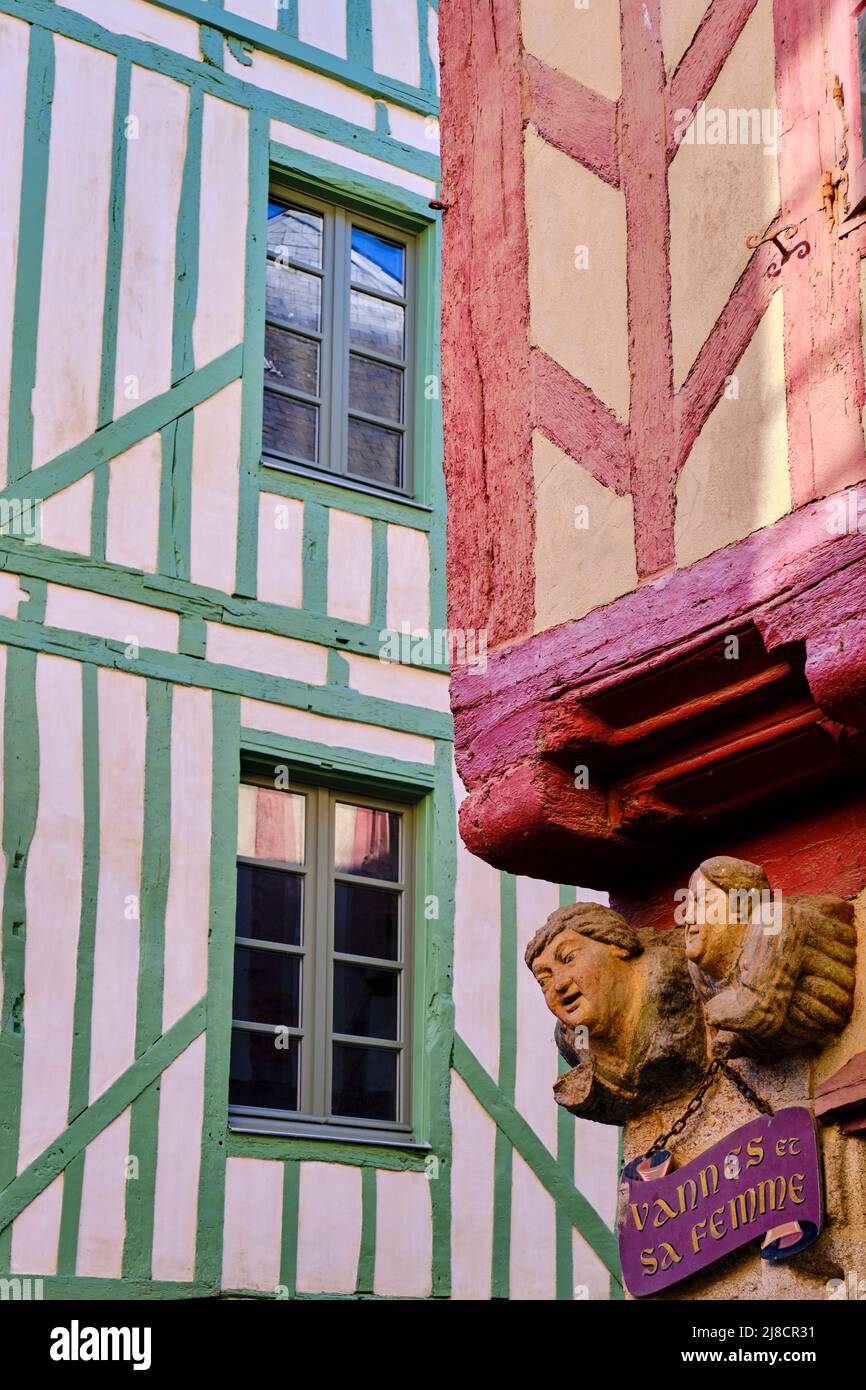 France, Morbihan, Golfe du Morbihan, vannes, vannes et sa femme, panneau en pierre polychrome du 16th siècle, mascotte des habitants de vannes au co Banque D'Images