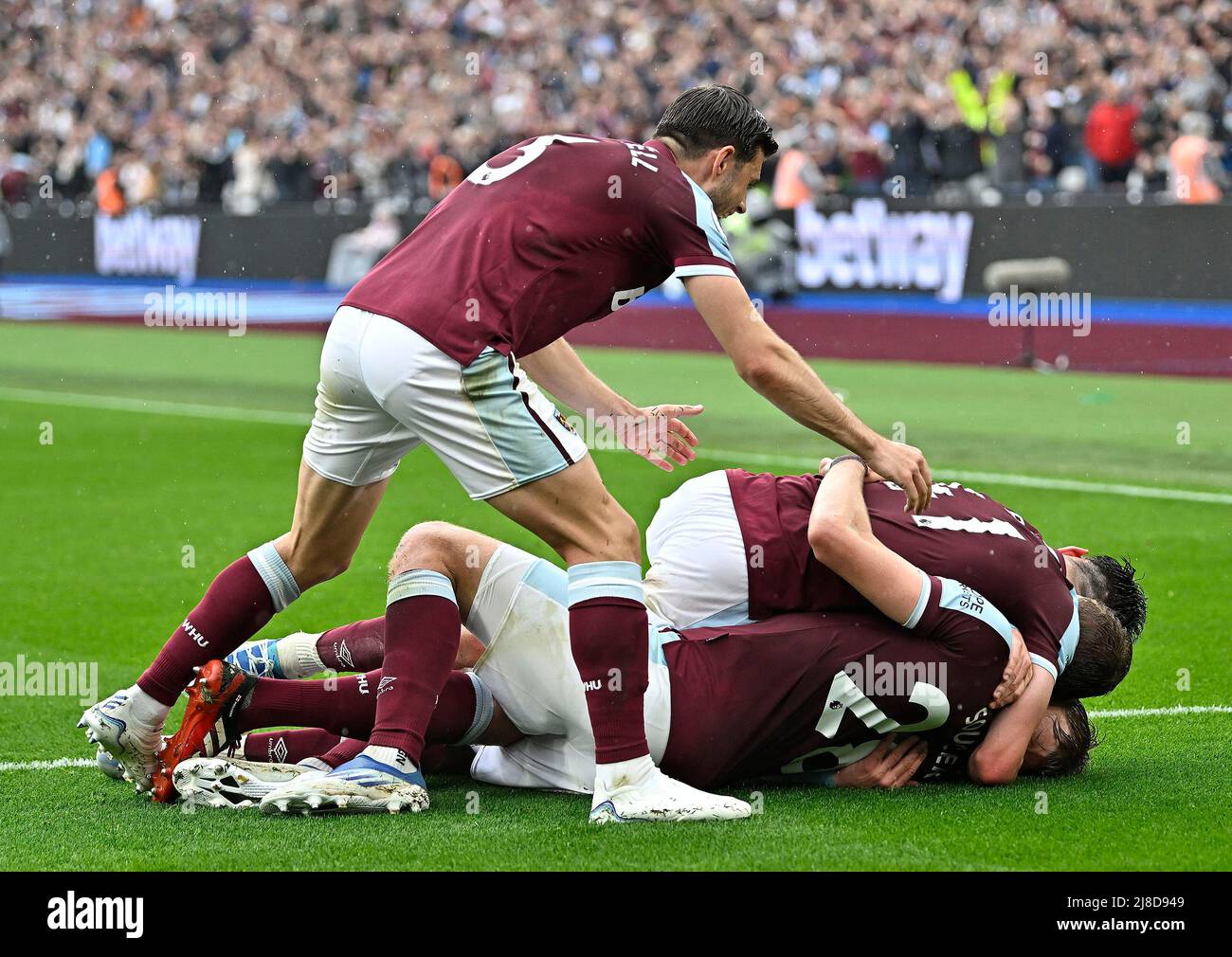 Londres, Royaume-Uni, 15th mai 2022. Les joueurs de West Ham célèbrent le but 2nd lors du match de West Ham contre Manchester City Premier League au London Stadium Stratford.Credit: Martin Dalton/Alay Live News. Cette image est destinée À UN USAGE ÉDITORIAL UNIQUEMENT. Licence requise par le football DataCo pour toute autre utilisation. Crédit : MARTIN DALTON/Alay Live News Banque D'Images