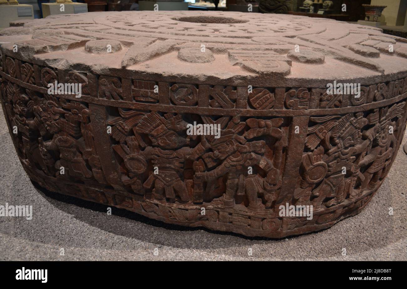 Pierre avec des scènes de conquête connaître avec plusieurs noms Piedra de Moctezuma I, Piedra de Tezcatalipoca ou de l'ex-Arzobispado. Mexica Culture, MNA. Banque D'Images