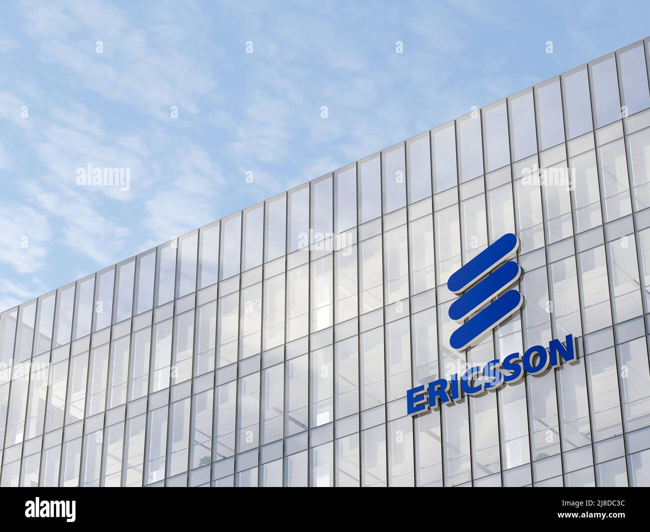 Kista, Stockholm, Suède. 2 mai 2022. Usage éditorial seulement, 3D CGI. Logo Ericsson sur le dessus du bâtiment en verre. Société de développement de télécommunications Banque D'Images