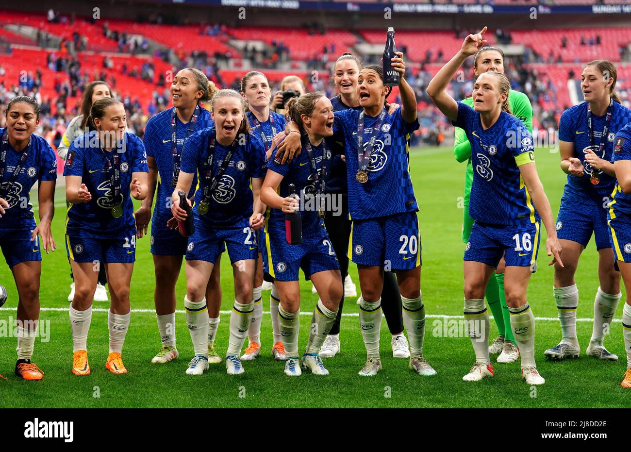 Les joueurs de Chelsea célèbrent après la finale de la coupe de football  féminin Vitality au stade Wembley, à Londres. Date de la photo: Dimanche 15  mai 2022 Photo Stock - Alamy
