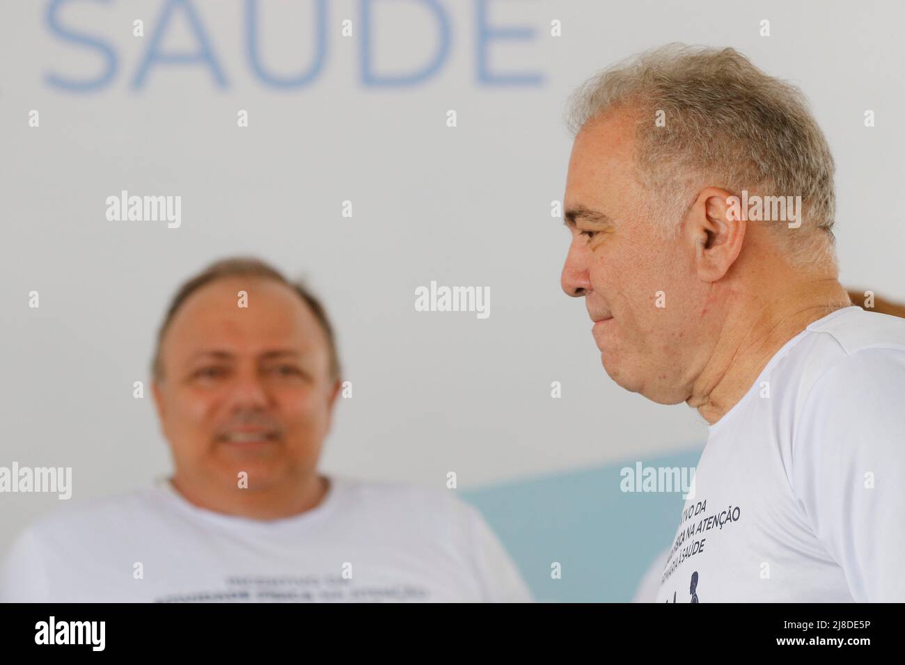 Marcelo Queiroga, ministre brésilien de la Santé, et l'ancien ministre Eduardo Pazuello, se sont réunis pour encourager l'activité physique pour les soins de santé primaires Banque D'Images