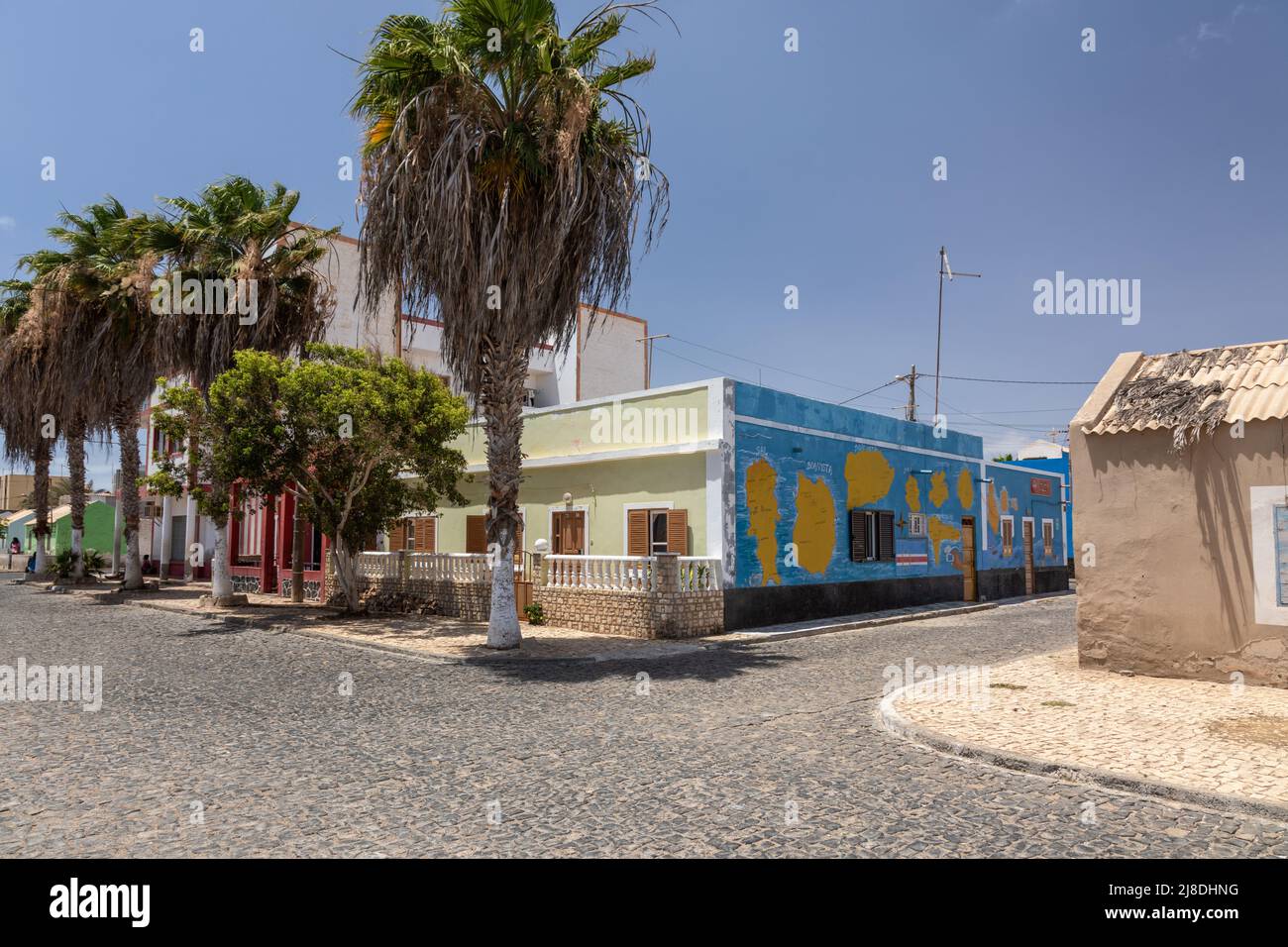 Maisons peintes de couleurs vives à Palmeira, Sal, île du Cap-Vert, îles de Cabo Verde, Afrique Banque D'Images