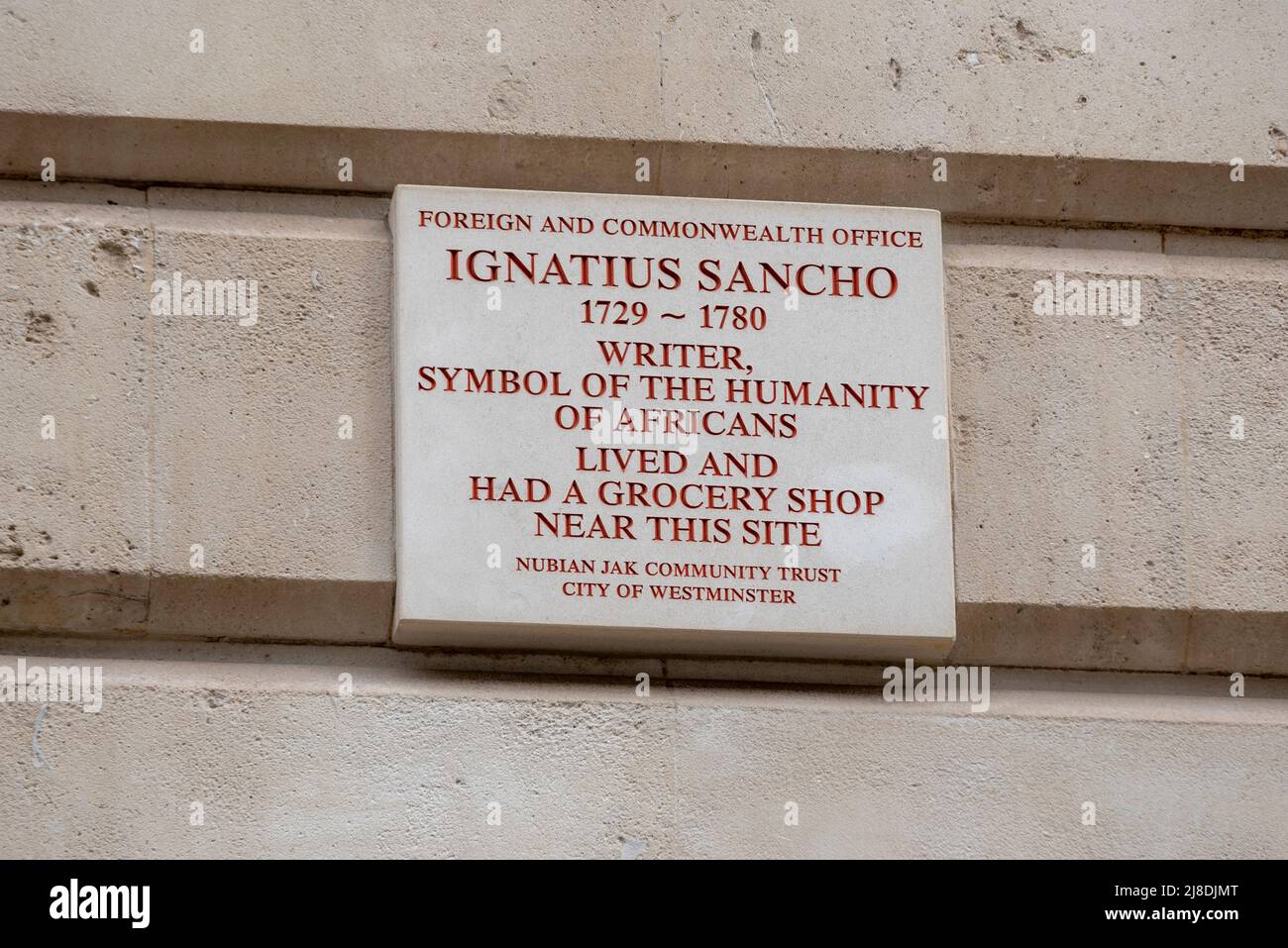 Plaque d'Ignatius Sancho sur le Bureau des affaires étrangères et du Commonwealth. Abolitionniste britannique, écrivain et compositeur, symbole de l'humanité des Africains. A vécu près de Banque D'Images