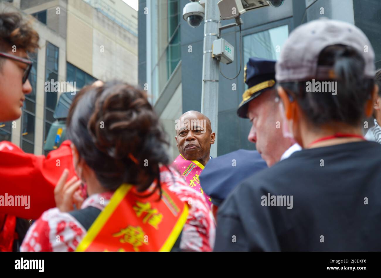 Le maire Eric Adams participe à la première édition annuelle du défilé culturel et patrimonial des Asiatiques américains et des insulaires du Pacifique, le long de l’avenue of America Banque D'Images