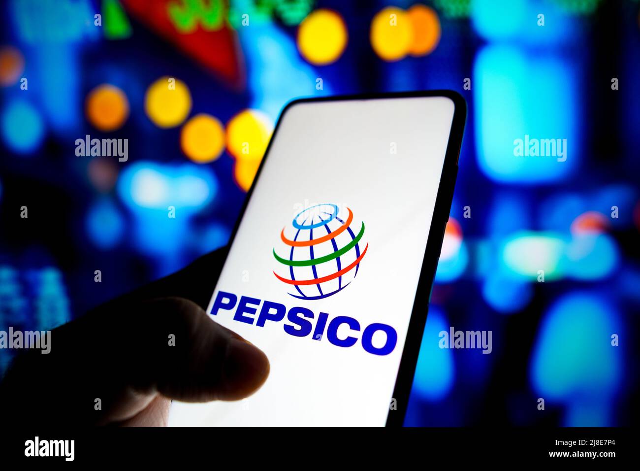 Dans cette illustration, le logo PepsiCo, Inc. Est affiché sur un smartphone. Banque D'Images