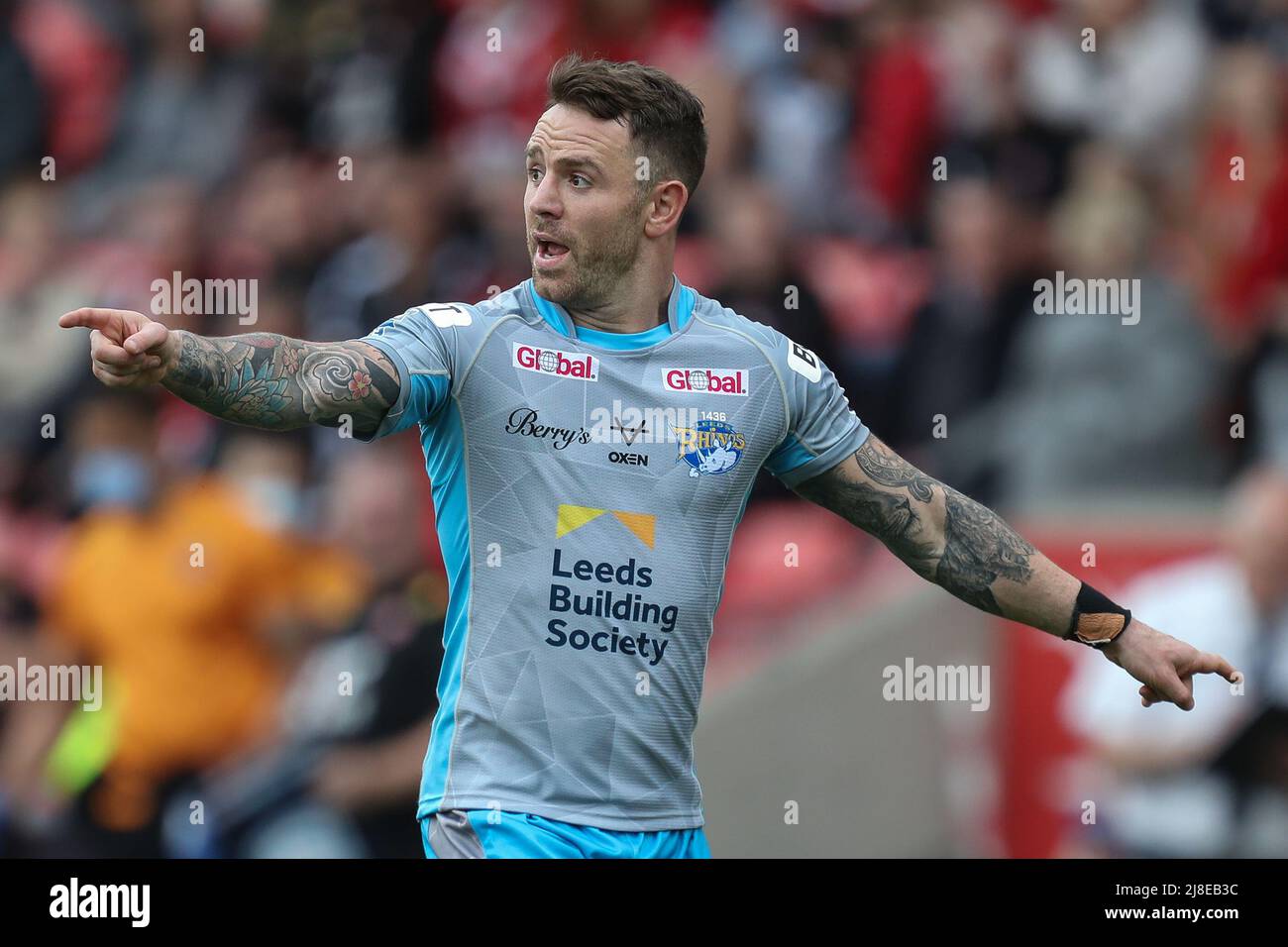 Richie Myler (16) de Leeds Rhinos fait des gestes et réagit pendant le match Banque D'Images