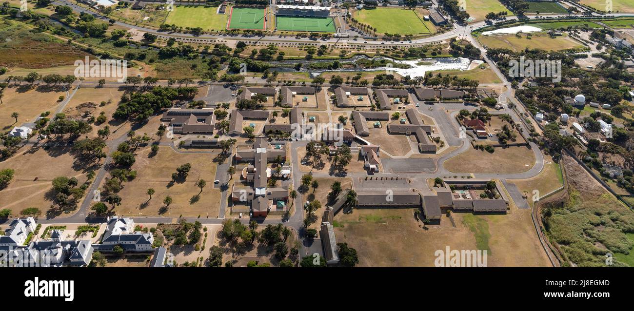 Le Cap, Afrique du Sud. 2022. Vue aérienne de l'hôpital de Valkenberg et du quartier de l'Observatoire astronomique d'Afrique du Sud, le Cap. Banque D'Images