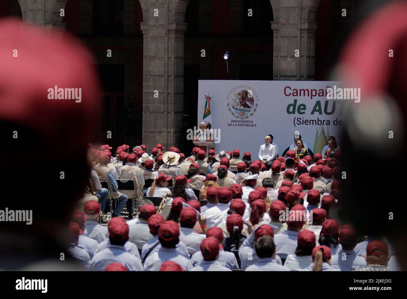 Mexico, Mexico, Mexique. 15th mai 2022. Le président mexicain Andres Manuel Lopez Obrador, lors de la campagne nationale pour la production et l'autoconsommation dans le pays, qui cherche à promouvoir la production au Palais national. Le 15 mai 2022 à Mexico, Mexique. (Image de crédit : © Gerardo Vieyra/eyepix via ZUMA Press Wire) Banque D'Images