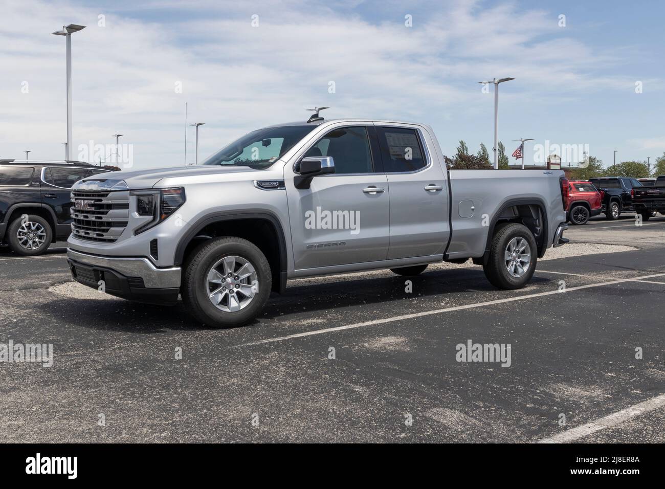 Pêcheurs - Circa mai 2022 : exposition du pick-up Sierra de GMC à un concessionnaire. GMC propose le Sierra en HD, HD Pro, AT4 et Denali. Banque D'Images