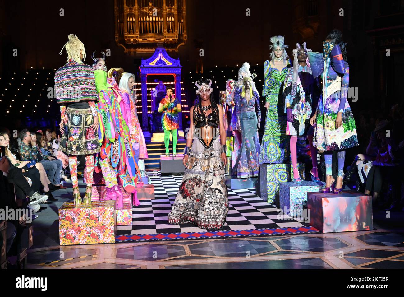 Londres, Royaume-Uni. 15th mai 2022. Manish Arora présente sa dernière collection à la Kornit Fashion week Londres 2022 - jour 1 au Freemasons's Hall, Londres, Royaume-Uni - 15 mai 2022. Crédit : Picture Capital/Alamy Live News Banque D'Images