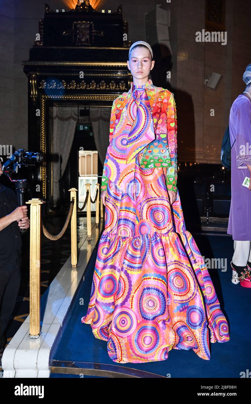 Londres, Royaume-Uni. 15th mai 2022. Manish Arora présente sa dernière collection à la Kornit Fashion week Londres 2022 - jour 1 au Freemasons's Hall, Londres, Royaume-Uni - 15 mai 2022. Crédit : Picture Capital/Alamy Live News Banque D'Images