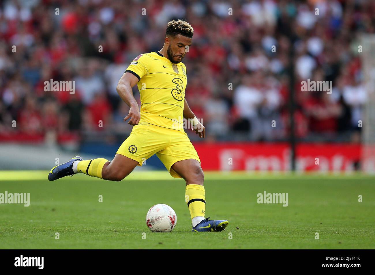 Londres, Royaume-Uni. 14th mai 2022. Reece James de Chelsea en action. Finale de la coupe Emirates FA, Chelsea v Liverpool au stade Wembley à Londres le samedi 14th mai 2022. Cette image ne peut être utilisée qu'à des fins éditoriales. Utilisation éditoriale uniquement, licence requise pour une utilisation commerciale. Aucune utilisation dans les Paris, les jeux ou les publications d'un seul club/ligue/joueur.pic par Andrew Orchard/Andrew Orchard sports Photography/Alamy Live News crédit: Andrew Orchard sports Photography/Alamy Live News Banque D'Images