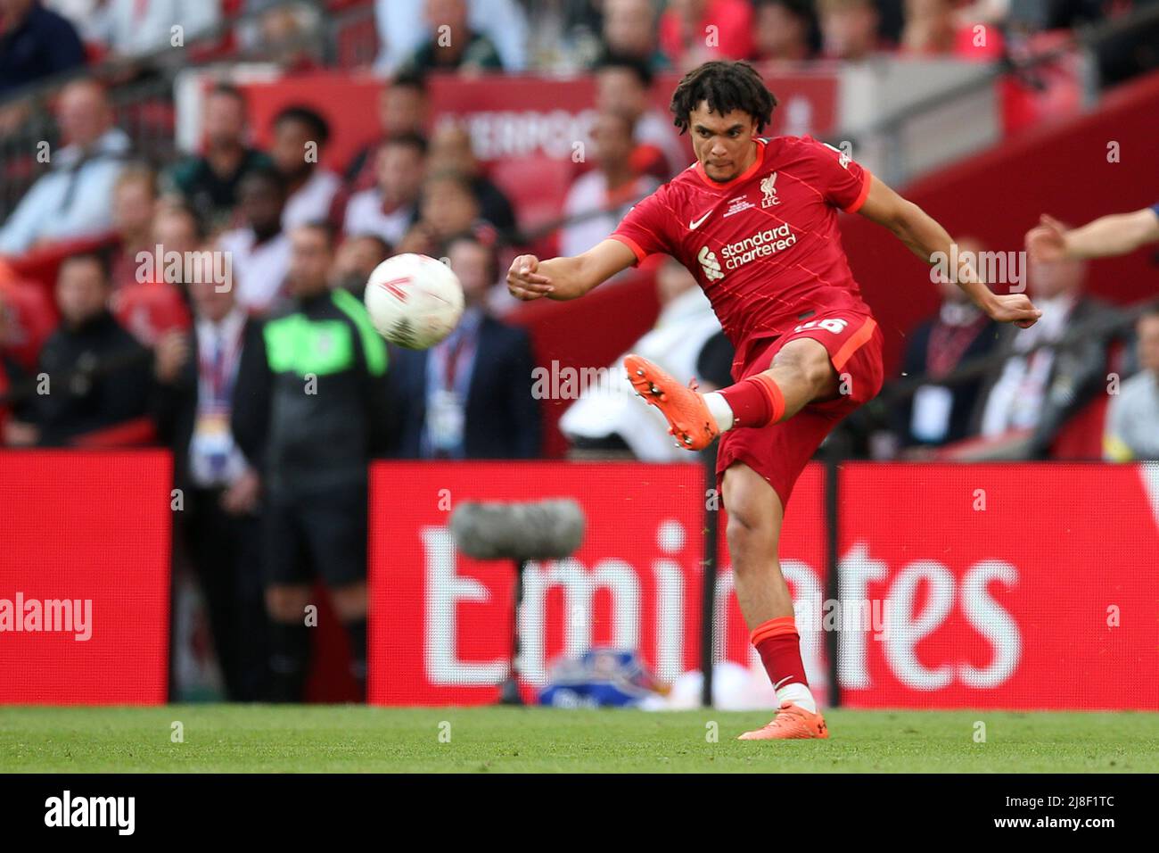 Londres, Royaume-Uni. 14th mai 2022. Trent Alexander-Arnold de Liverpool en action .The Emirates FA Cup final, Chelsea / Liverpool au stade Wembley à Londres le samedi 14th mai 2022.cette image ne peut être utilisée qu'à des fins éditoriales. Utilisation éditoriale uniquement, licence requise pour une utilisation commerciale. Aucune utilisation dans les Paris, les jeux ou les publications d'un seul club/ligue/joueur.pic par Andrew Orchard/Andrew Orchard sports Photography/Alamy Live News crédit: Andrew Orchard sports Photography/Alamy Live News Banque D'Images