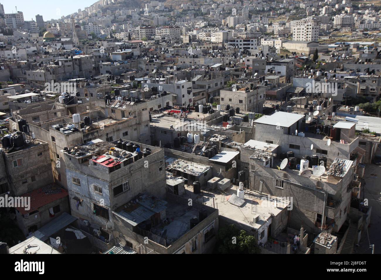 Naplouse, Palestine. 15th mai 2022. (NOTE DE LA RÉDACTION : image prise avec drone) Vue générale du plus grand camp de Cisjordanie, le camp de Balata pour les réfugiés palestiniens, avec une population de 30 000 000 réfugiés et une superficie d'un kilomètre carré, à l'est de Naplouse. (Photo de Nasser Ishtayeh/SOPA Images/Sipa USA) crédit: SIPA USA/Alay Live News Banque D'Images