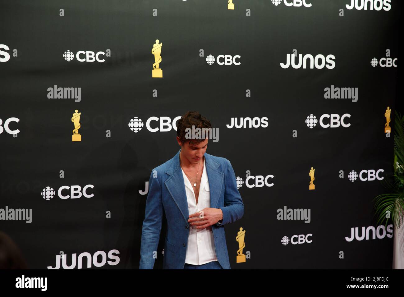 La pop star Shawn Mendes est sur le tapis rouge lors des Juno Awards 2022 à Toronto, CANADA Banque D'Images
