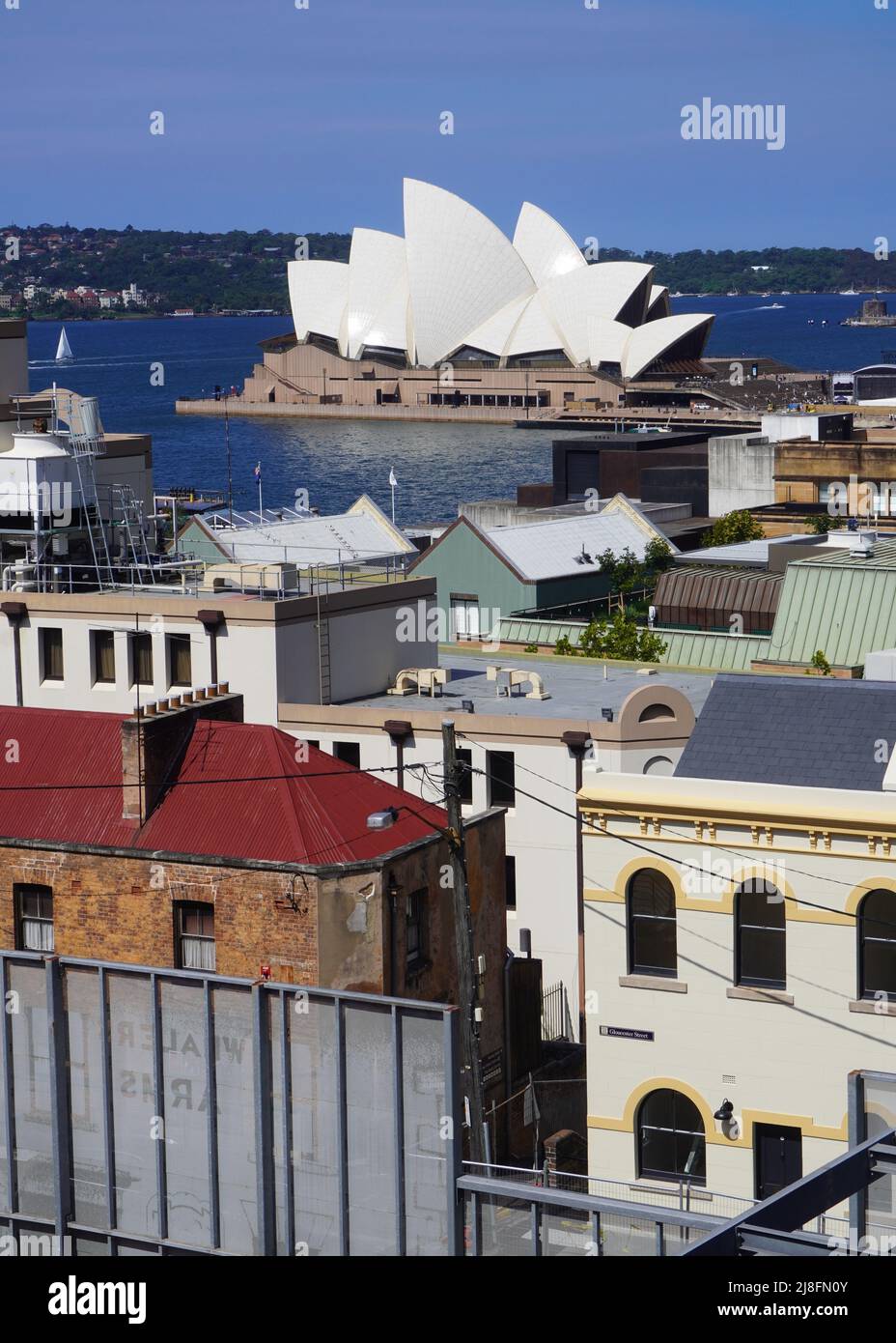 Vue sur les toits en direction de l'Opéra de Sydney Banque D'Images