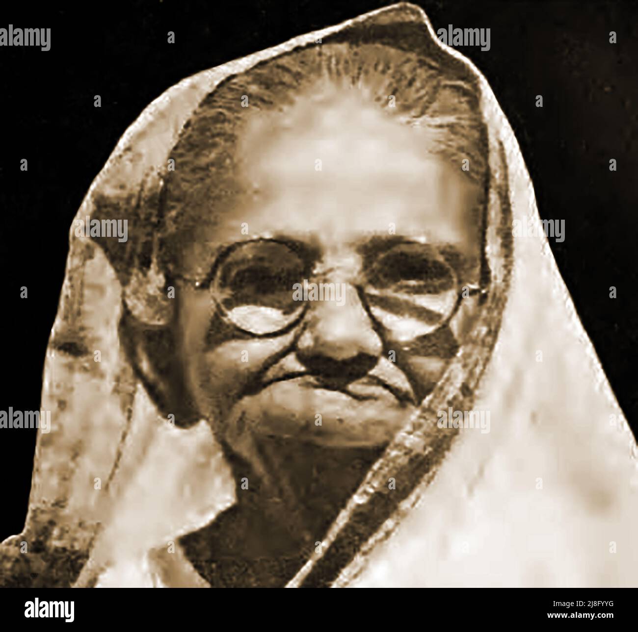 Un portrait de Faiva ou Gokibehn, la sœur aînée de Mahatma Ghandi ( nom réel Raliatbehn ) 1862-1960. Le nom Faiva signifie optimiste, faiseur de paix, ou gai ainsi peut avoir été un surnom utilisé par la famille ou Ghandi lui-même. Certaines sources la répertorient comme Raliat Gandhi---- Faiva का एक प्रारंभिक चित्र, महात्मा गांधी की बहन कहा जाता है Banque D'Images