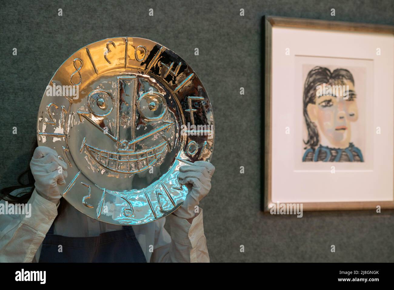Londres, Royaume-Uni, 16 mai 2022. Pablo Picasso (1881-1973) visite en forme d'horloge, estimation: ££30 000 - £50 000 contexte- tête d'homme, estimation: £28 000 - £35 000, tête de femme No 2. Portrait de Dora Maar, 1939 estimation: £25 000 - £35 000. Bonhams observation des enchères de Picassomania. La vente a lieu le 18 mai à Bonhams New Bond Street. Credit. amer ghazzal/Alamy Live News Banque D'Images