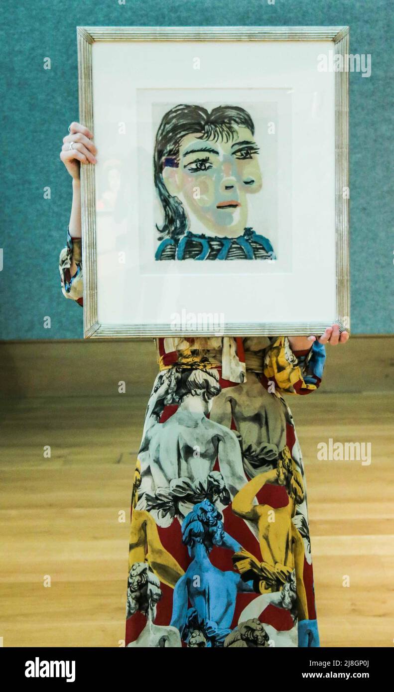 Londres UK lundi 16 mai 2022 Portrait de Dora Maar, 1939 ce travail est à partir de l'édition 104, imprimé par Lacourière, publié par Ambroise Volard, Paris, 1942,est £25 000-35 000, Picasso mania à Bonhams, Londres Paul Quezada-Neiman/Alay Live News Banque D'Images