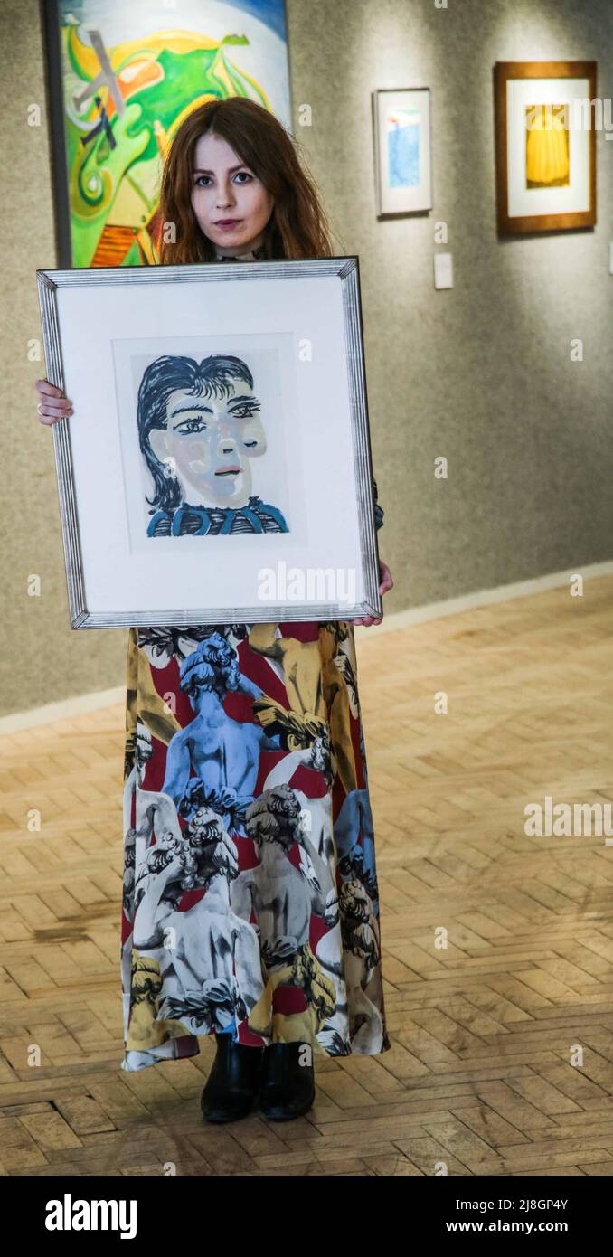 Londres UK lundi 16 mai 2022 Portrait de Dora Maar, 1939 ce travail est à partir de l'édition 104, imprimé par Lacourière, publié par Ambroise Volard, Paris, 1942,est £25 000-35 000, Picasso mania à Bonhams, Londres Paul Quezada-Neiman/Alay Live News Banque D'Images