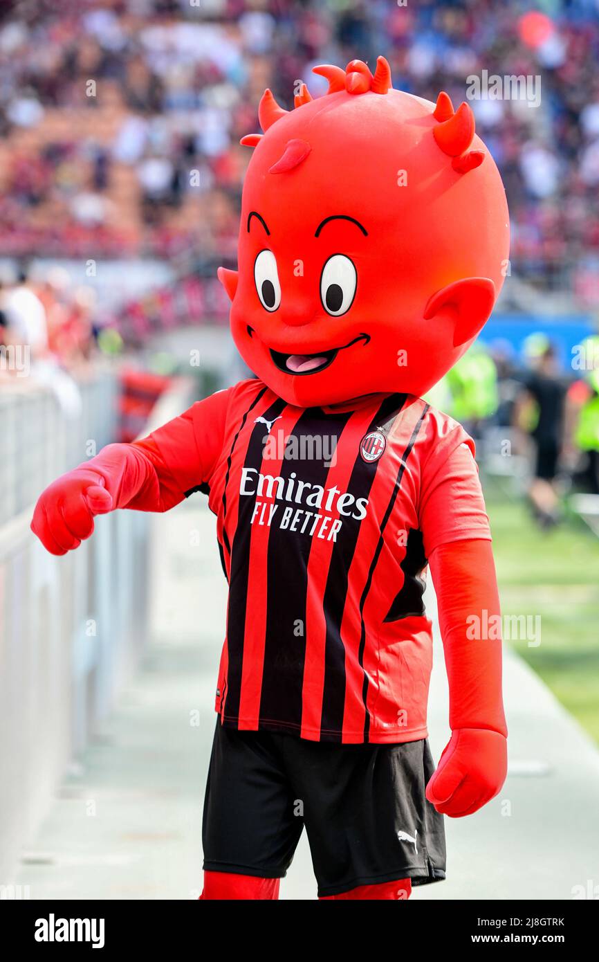 Milan, Italie. 15th mai 2022. Milanello la mascotte de l'AC Milan vu avant la série Un match entre l'AC Milan et Atalanta à San Siro à Milan. (Crédit photo : Gonzales photo/Alamy Live News Banque D'Images