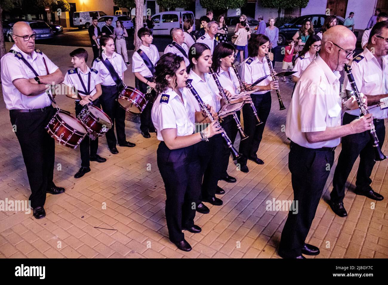 Carmona, Espagne - 11 mai 2022 le groupe musical joue à la Feria de ...