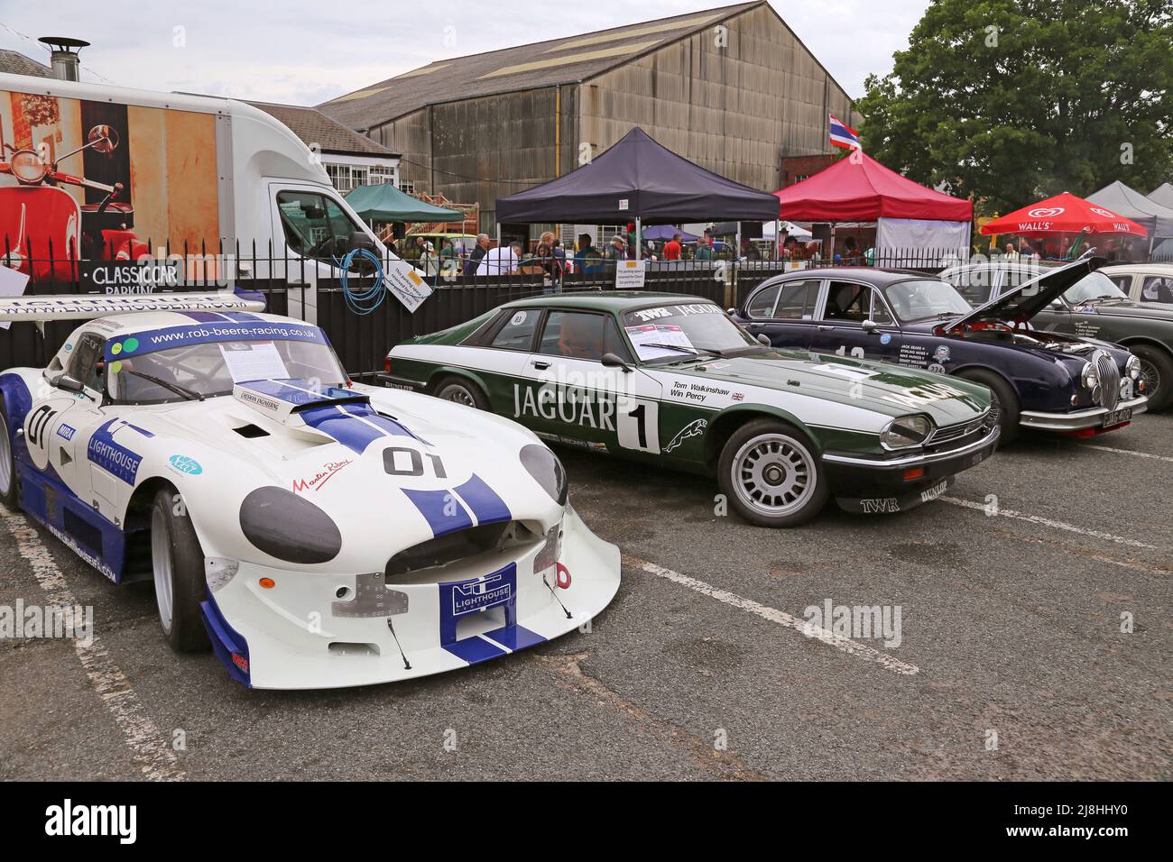 Racing Jaguar E-type V12 (1971) et Jaguar TWR XJS ETC (1984), Jaguar Centenary Day, 15 mai 2022, Brooklands Museum, Weybridge, Surrey, Angleterre, Royaume-Uni Banque D'Images