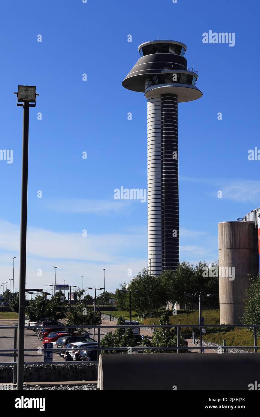 STOCKHOLM, SUÈDE - 8 JUILLET 2016 : c'est une tour de contrôle moderne de l'aéroport d'Arlanda. Banque D'Images