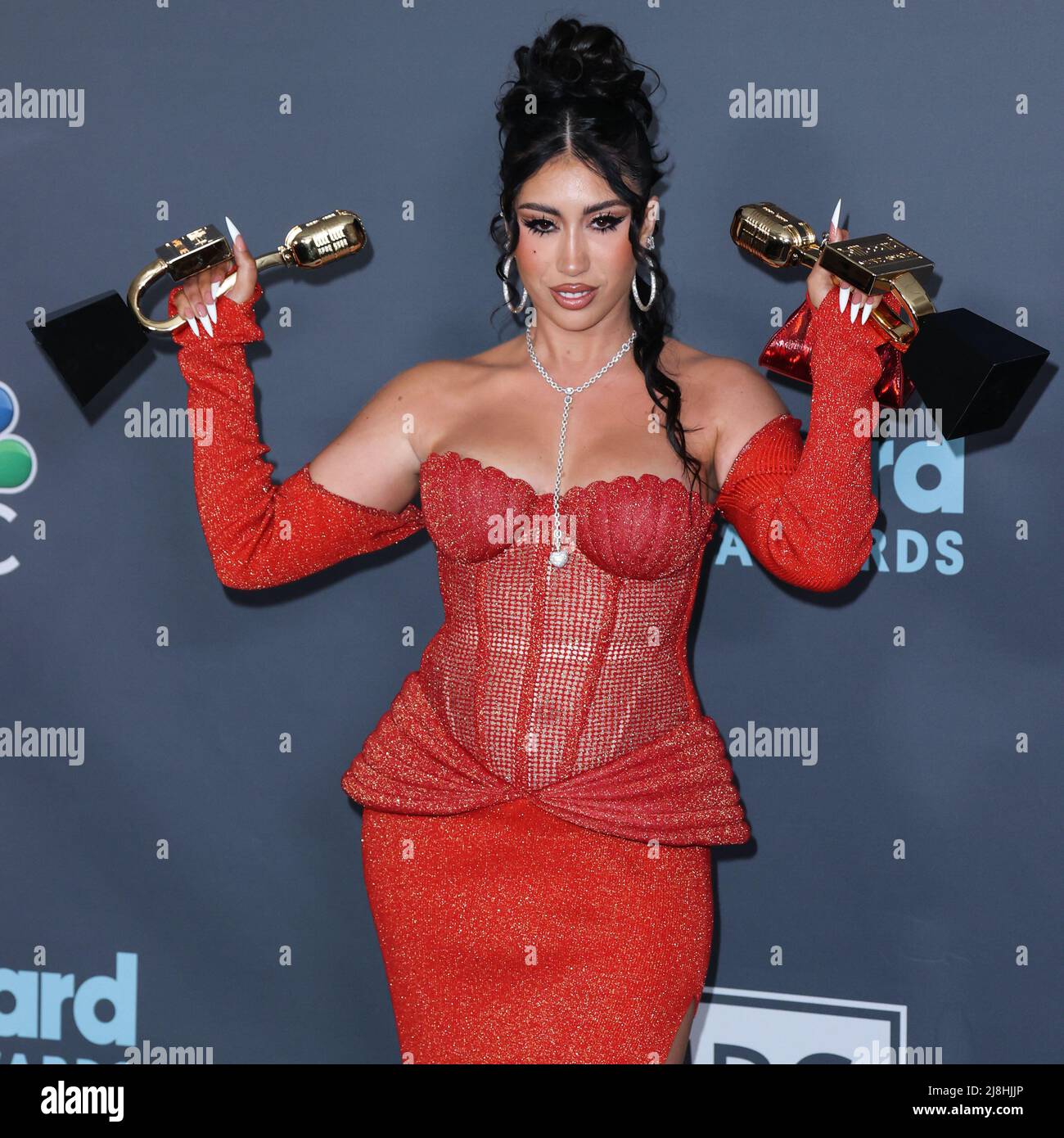 Las Vegas, États-Unis. 15th mai 2022. LAS VEGAS, NEVADA, ÉTATS-UNIS - 15 MAI : La chanteuse américaine Kali Uchis (Karly-Marina Loaiza) pose avec les prix Top Latin Female Artist et Top Latin Song dans la salle de presse aux Billboard Music Awards 2022 qui se sont tenus au MGM Grand Garden Arena le 15 mai 2022 à Las Vegas, Nevada, États-Unis. (Photo de Xavier Collin/image Press Agency) Credit: Image Press Agency/Alay Live News Banque D'Images