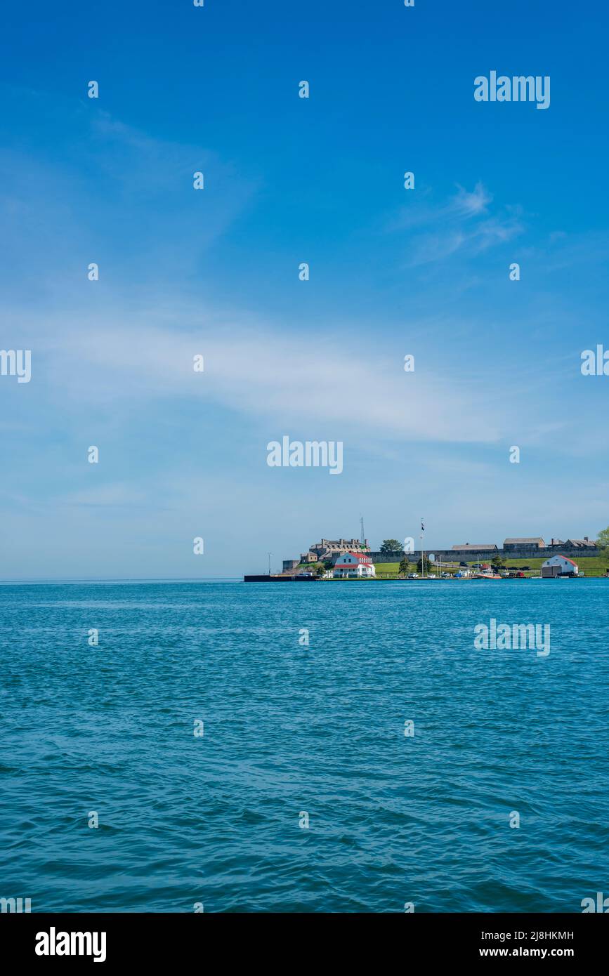 Vue sur le Vieux fort Niagara de l'autre côté de la rivière Niagara depuis Niagara-on-the-Lake. Niagara-on-the-Lake Ontario Canada. Banque D'Images