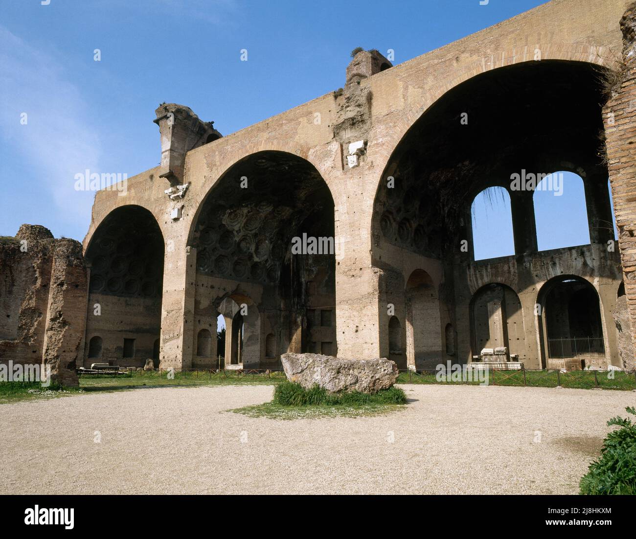 Italie, Rome. Basilique de Maxentius et Constantine. Forum romain. Il a été commencé par Maxentius et complété par Constantine après 313. Banque D'Images