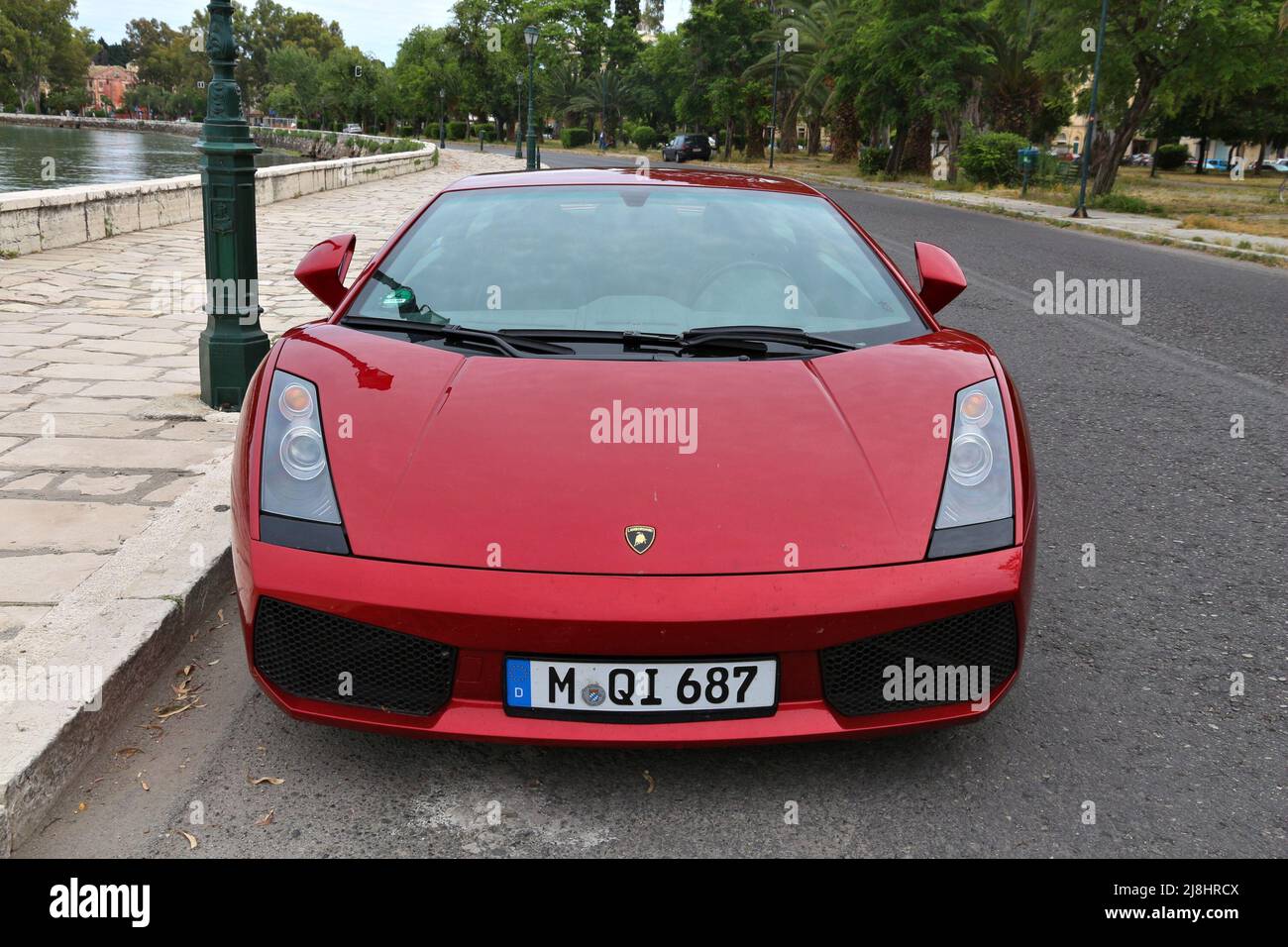 CORFOU, GRÈCE - 5 JUIN 2016 : Lamborghini Gallardo voiture de sport garée dans la ville de Corfou en Grèce. La voiture a été conçue en partie par Luc Donckerwolke. Banque D'Images