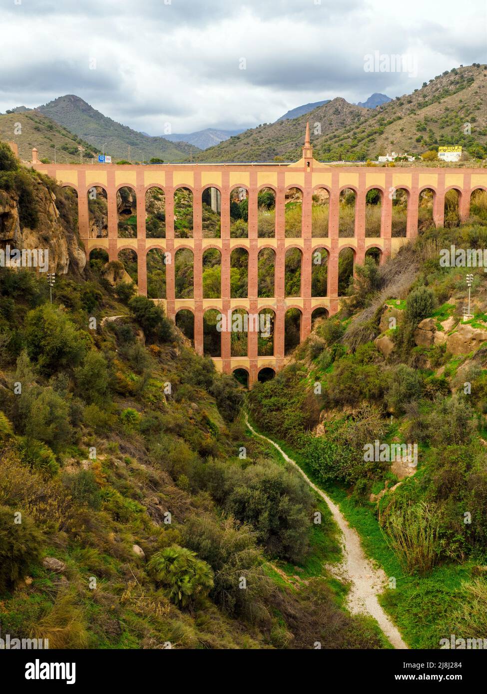 Aqueduct d'aigle près de Nerja construit au 19th siècle - Grenade, Espagne Banque D'Images