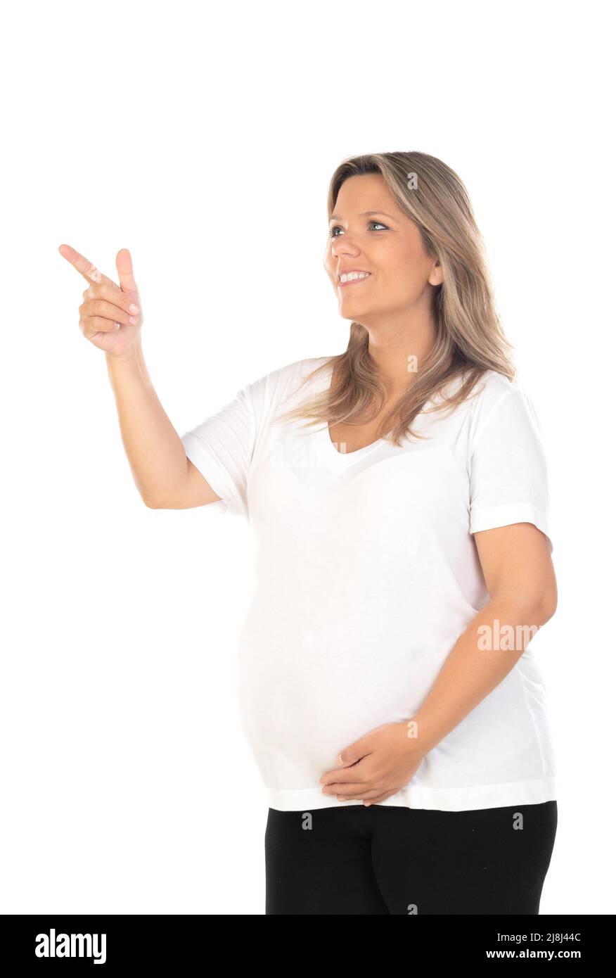 Jeune belle femme blonde enceinte s'attendant à bébé sur fond blanc isolé avec un sourire heureux et frais sur le visage. Personne chanceux. Banque D'Images