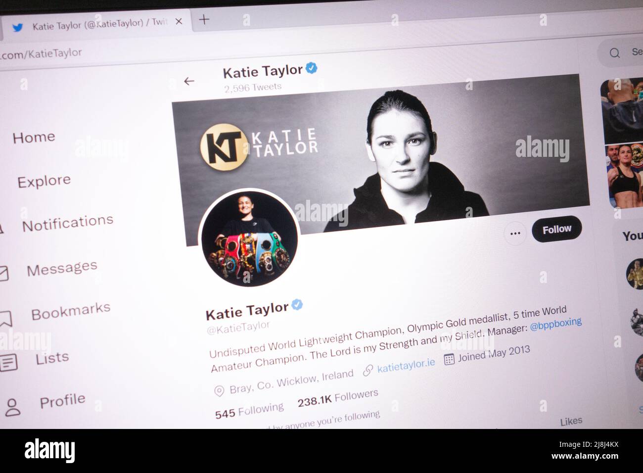 KONSKIE, POLOGNE - 14 mai 2022 : compte Twitter officiel de Katie Taylor affiché sur l'écran de l'ordinateur portable Banque D'Images