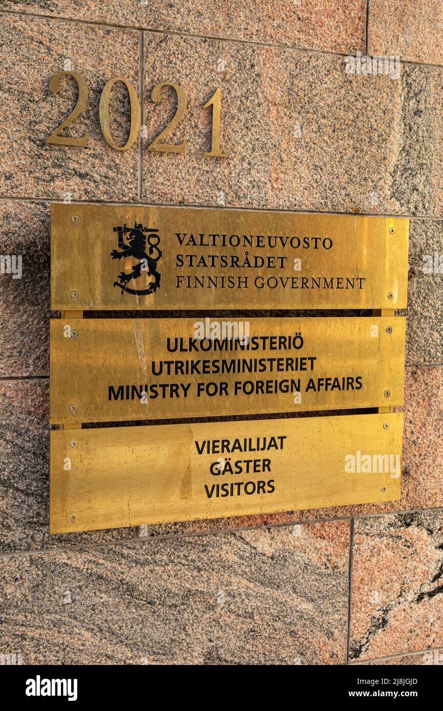 Ulkoministeriö. Ministère des Affaires étrangères. Plaque ou panneau en bronze sur le mur dans le district de Katajanokka à Helsinki, en Finlande. Banque D'Images