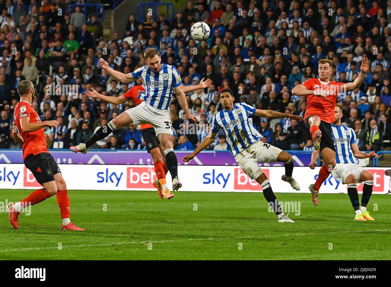 Tom Lees #32 de la ville de Huddersfield a son but refusé pour off side Banque D'Images