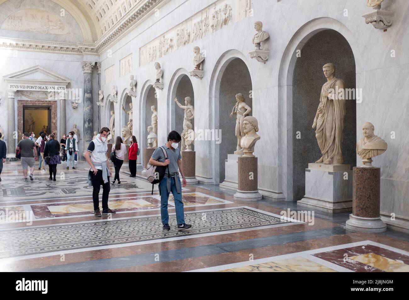 Galerie de sculptures dans le Musée Chiaramonti aux Musèmes du Vatican à Rome Italie Banque D'Images